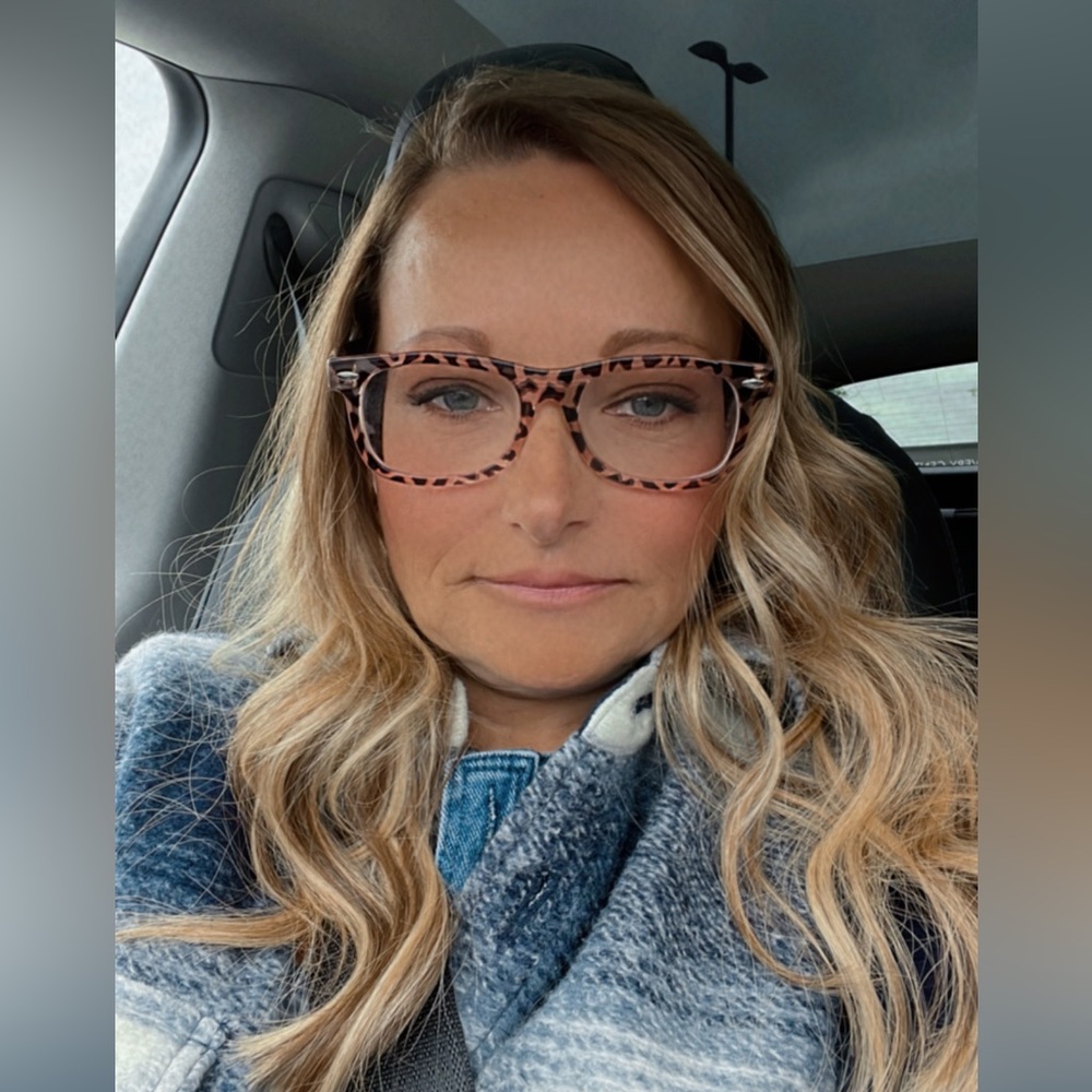 Meet your Posher, Claudia